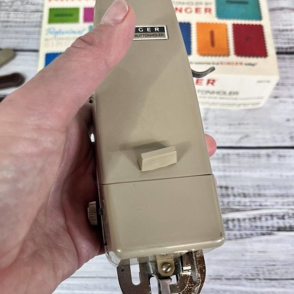 SINGER Professional Buttonholer 20 Cams 381116 for Slant 0 Matic Zig Zag Machine - Picture 14 of 16